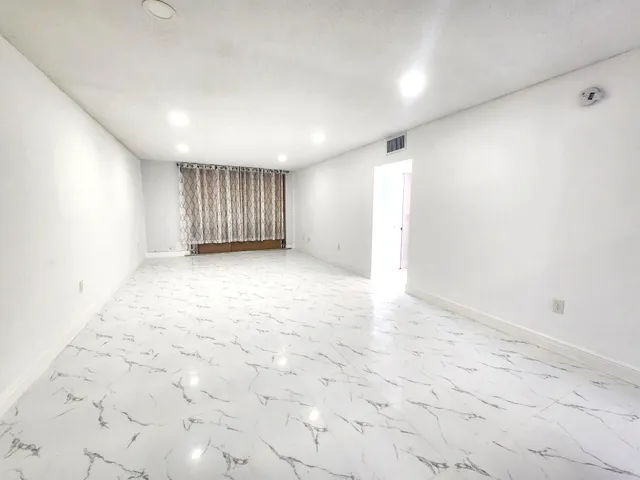 $1,900 | 1410 South Federal Highway, Unit 207, Lake Worth Beach, FL 33460