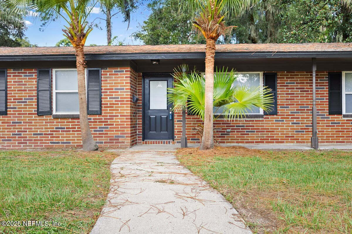 252 Spring Forest Avenue Jacksonville, FL 32216 - Photo 3 of 17 Entryway (1)