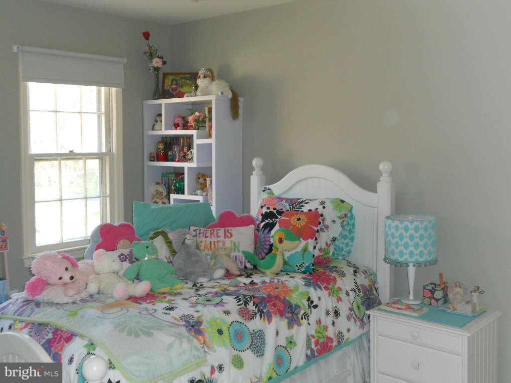 8102 Kings Point Court Springfield, VA 22153 - Photo 16 of 29 Bedroom