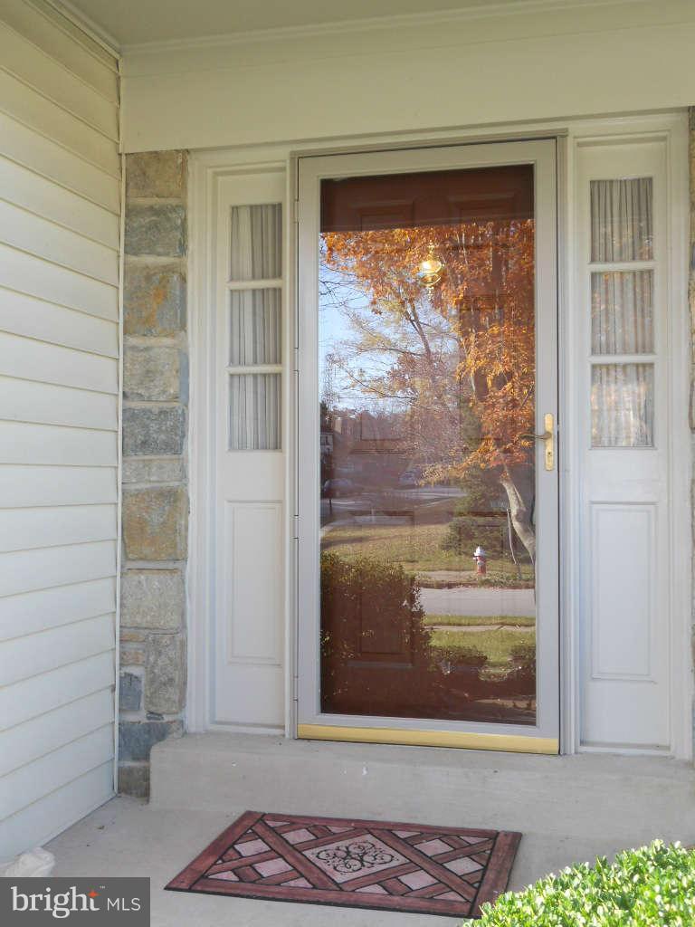 8102 Kings Point Court Springfield, VA 22153 - Photo 4 of 29 Entrance