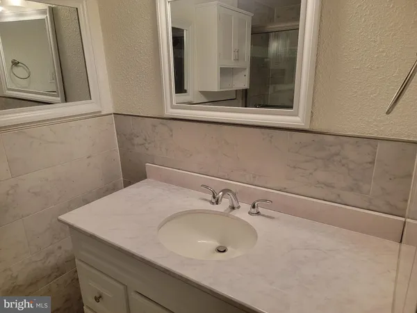 $1,975 | 3940 Bel Pre Road, Unit 6, Silver Spring, MD 20906