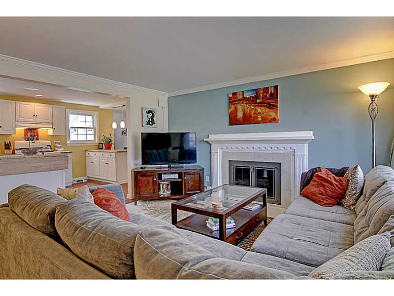 6 Hancock Road Barrington, RI 02806 - Photo 10 of 25 Living Room.