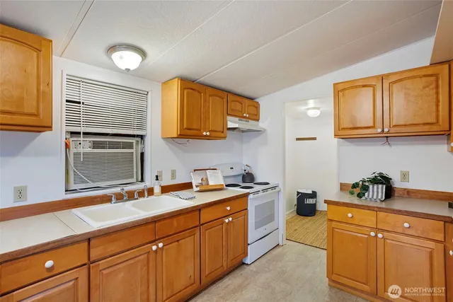 $739,000 | 19015 16th Avenue Northeast, Shoreline, WA 98155