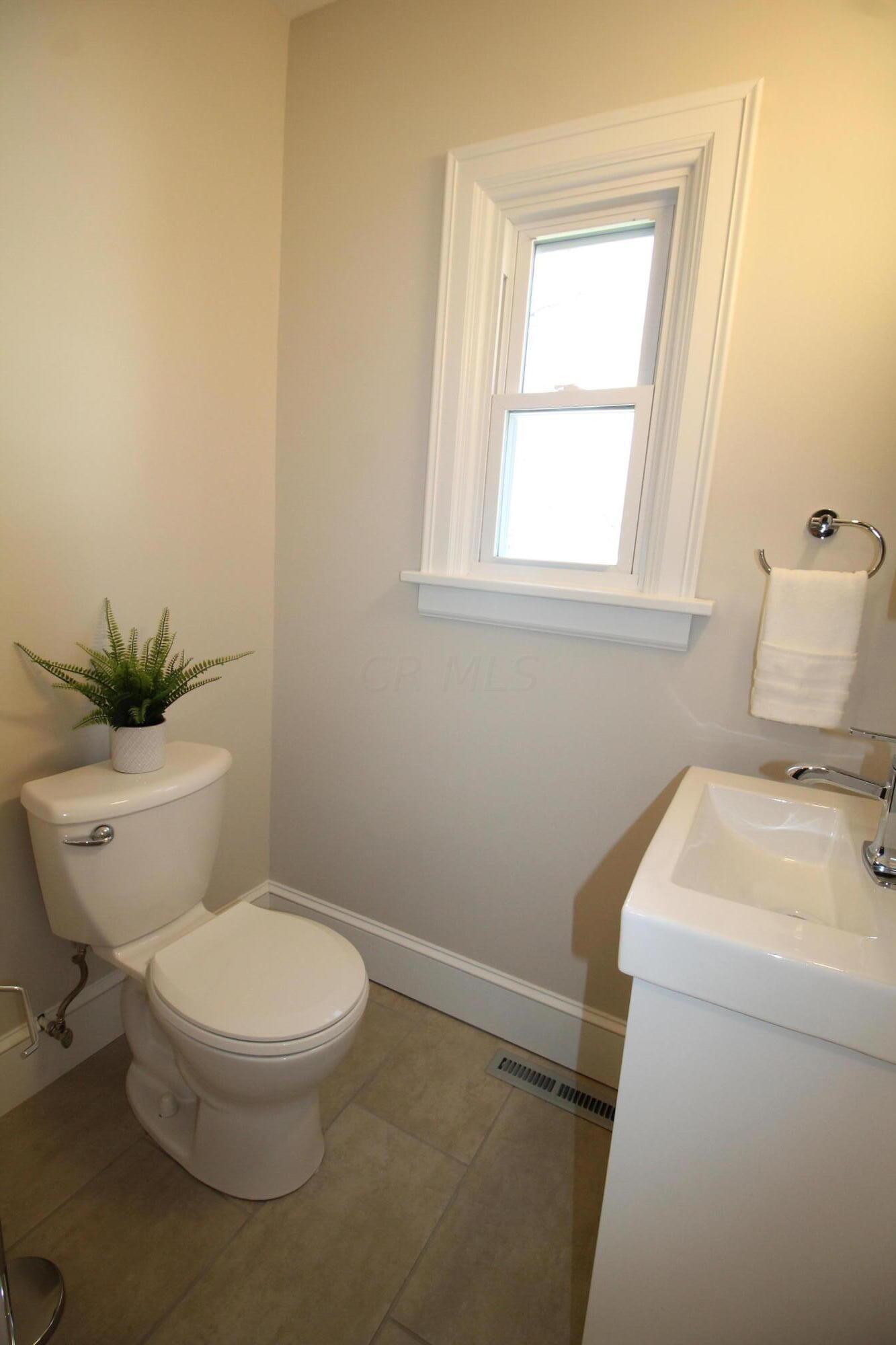 108 Garden Road Columbus, OH 43214 - Photo 9 of 20 Remodeled first floor half bathroom!