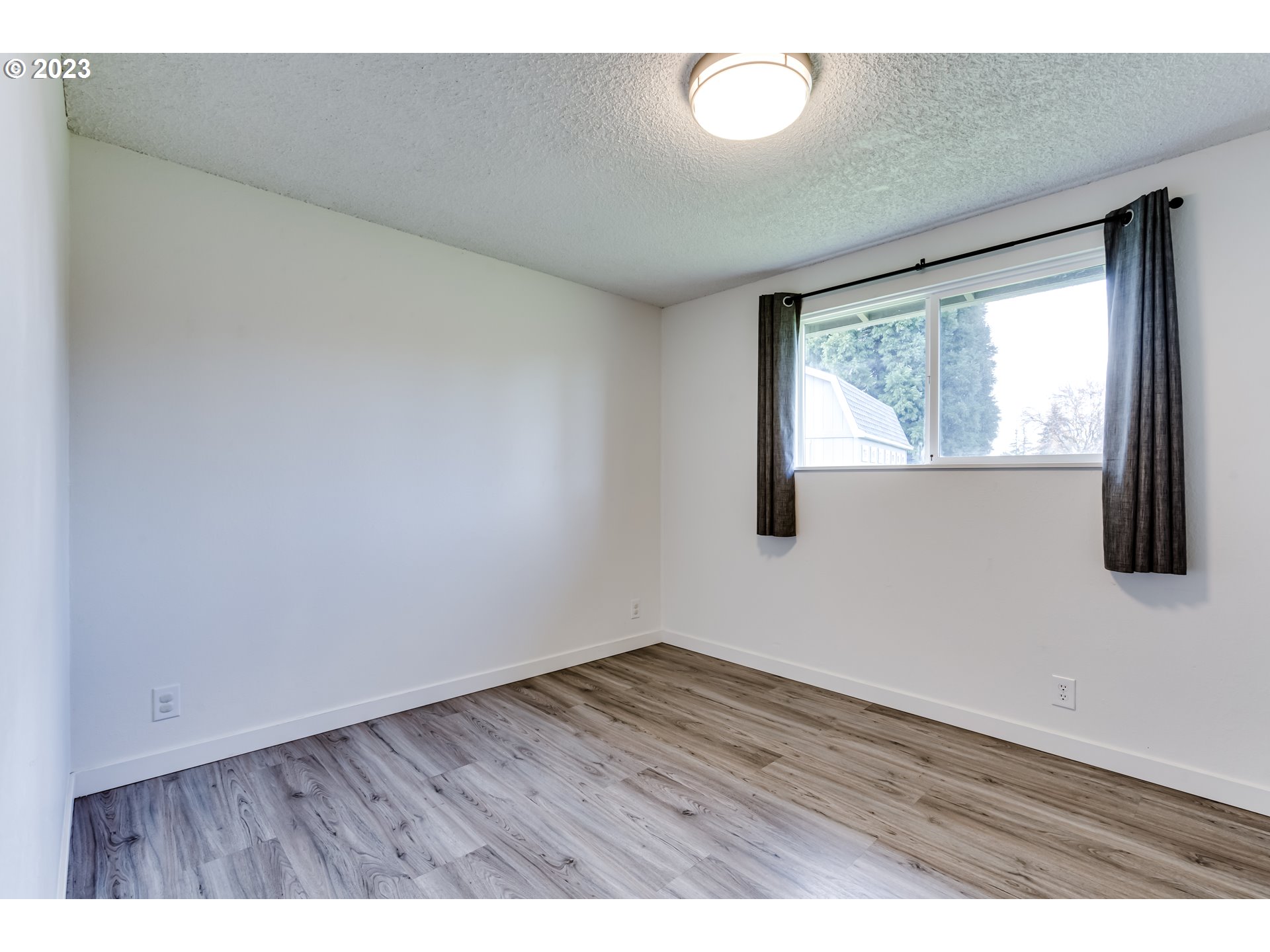 816 54th Place Springfield, OR 97478 - Photo 16 of 21 Bedroom