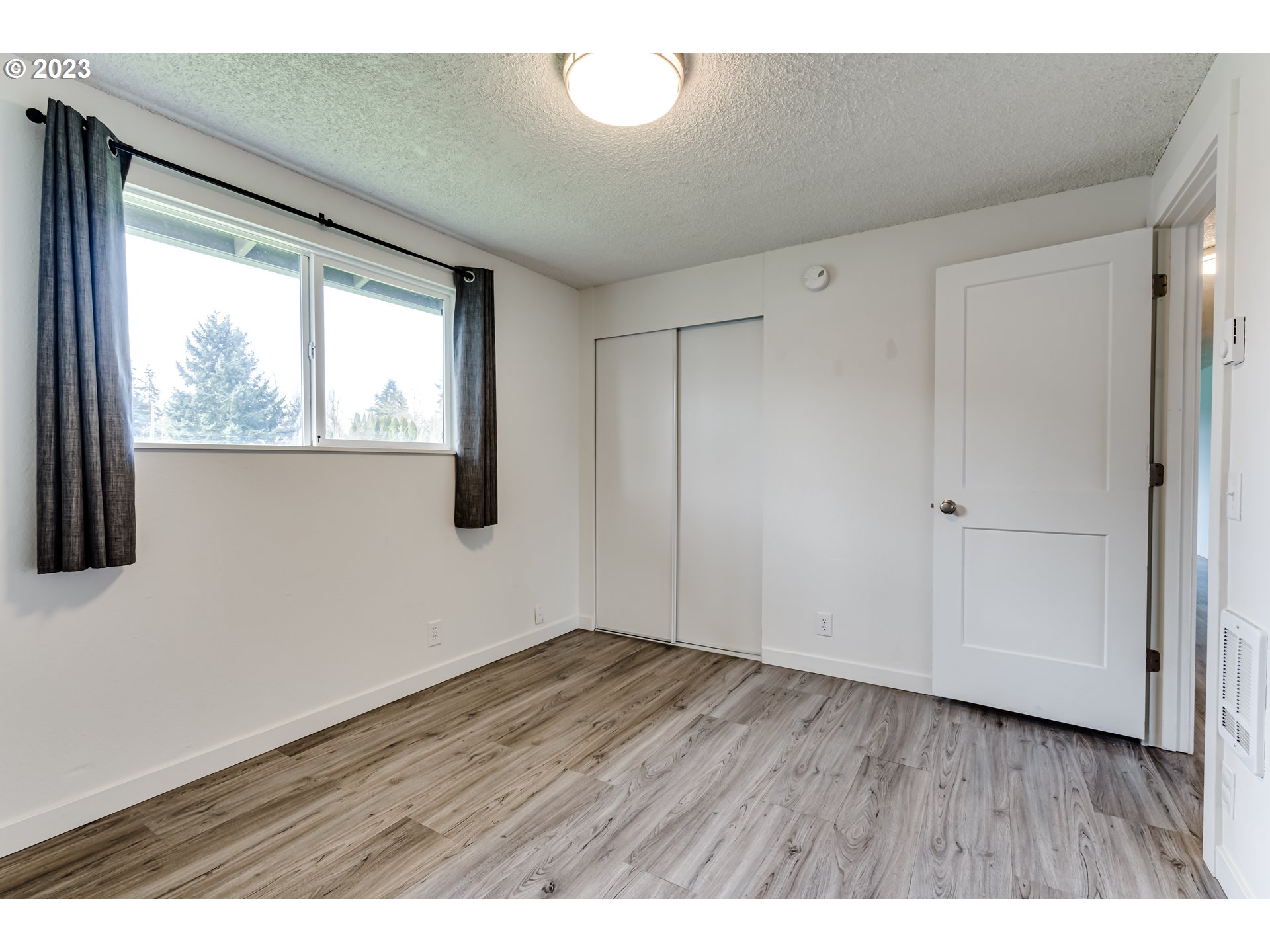 816 54th Place Springfield, OR 97478 - Photo 17 of 21 Bedroom