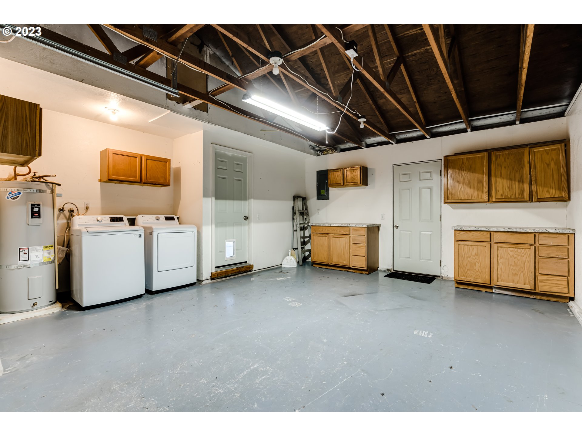 816 54th Place Springfield, OR 97478 - Photo 21 of 21 Garage