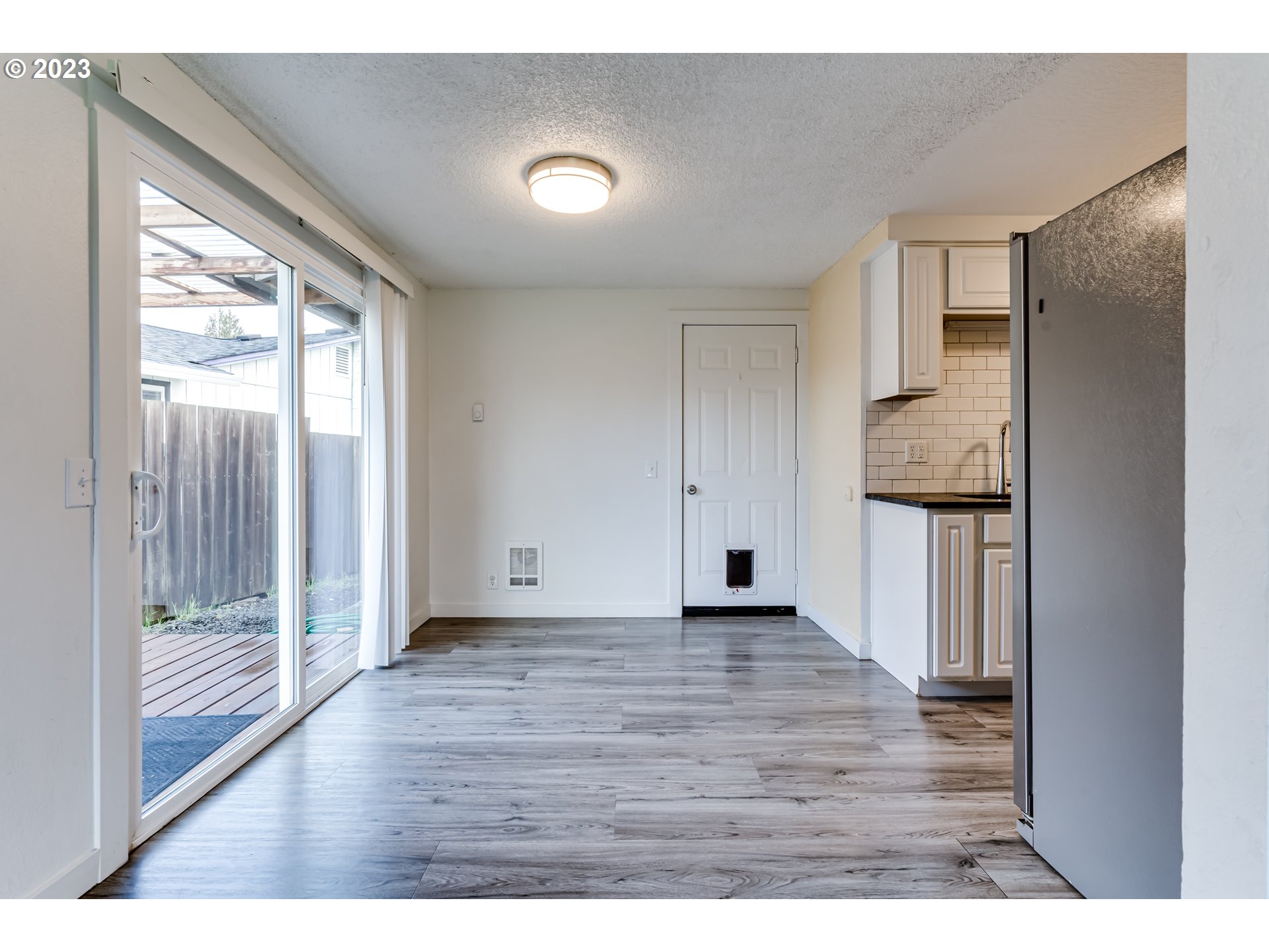 816 54th Place Springfield, OR 97478 - Photo 6 of 21 Dining Area