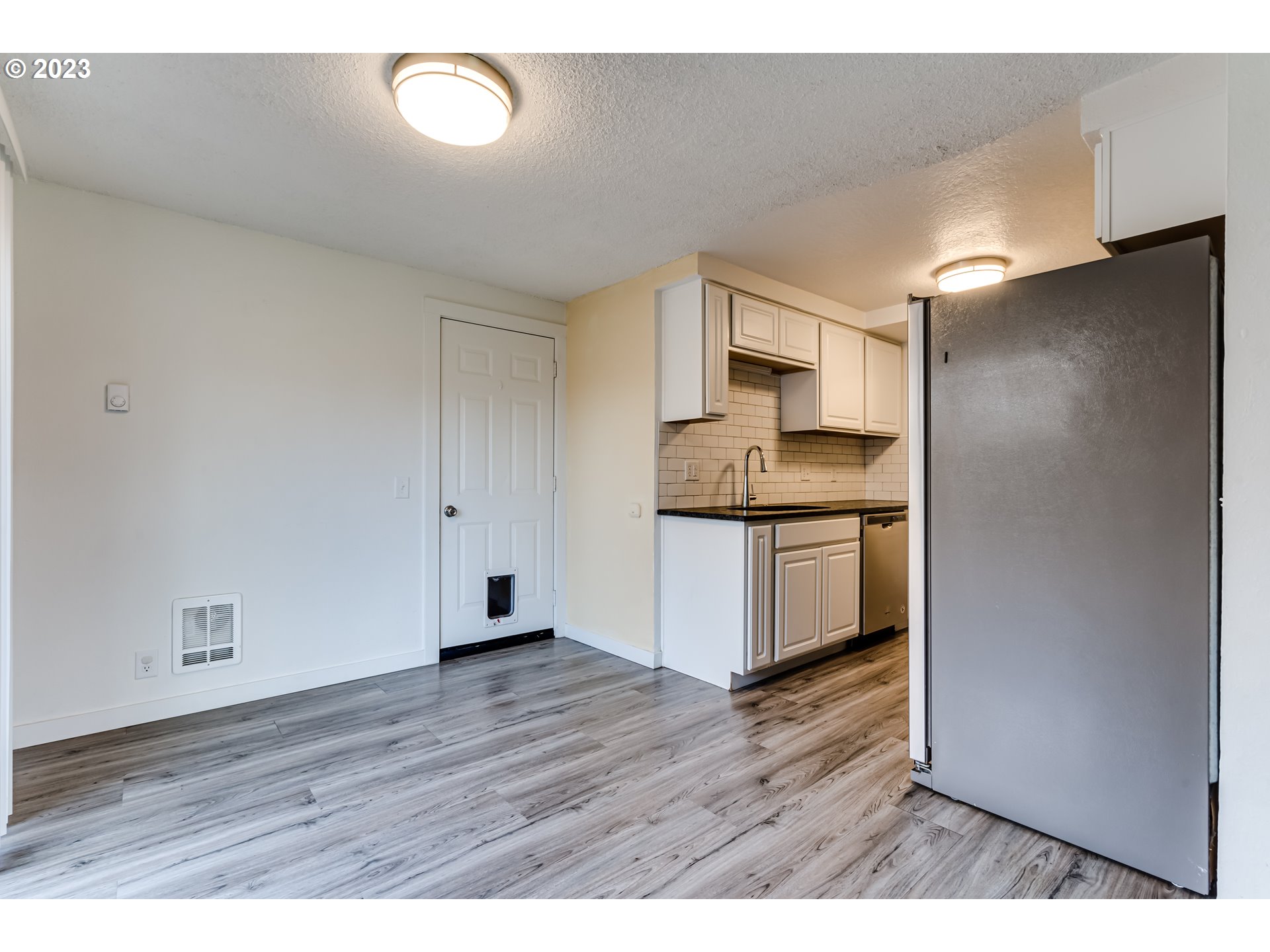 816 54th Place Springfield, OR 97478 - Photo 7 of 21 Kitchen/Dining Room