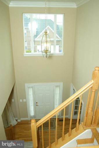8213 Michaels Ridge Ellicott City, MD 21043 - Photo 4 of 21 Entrance / Foyer