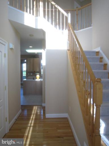 8213 Michaels Ridge Ellicott City, MD 21043 - Photo 5 of 21 Hallway