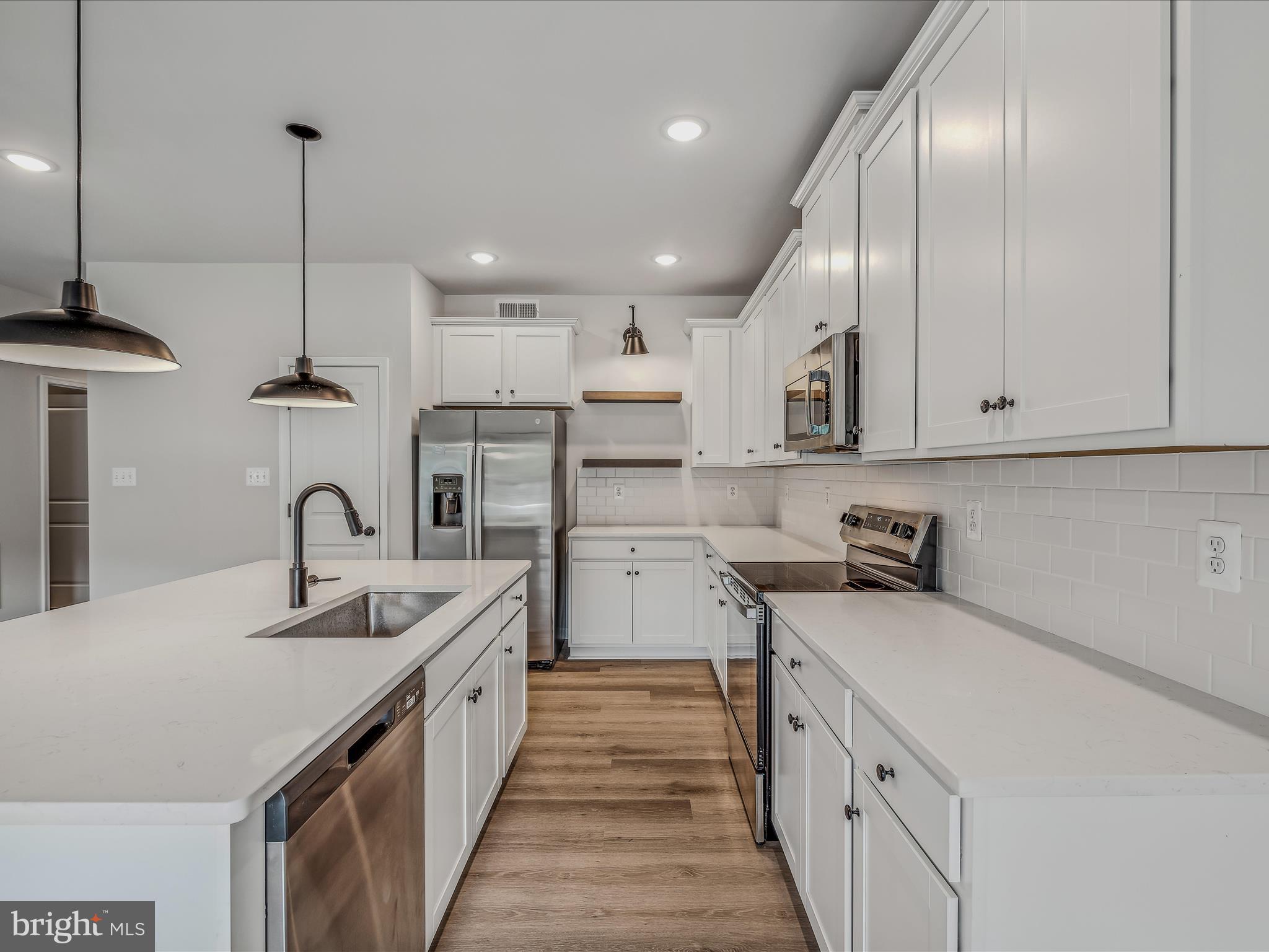 290 Scoter Road Hedgesville, WV 25427 - Photo 11 of 44 Kitchen