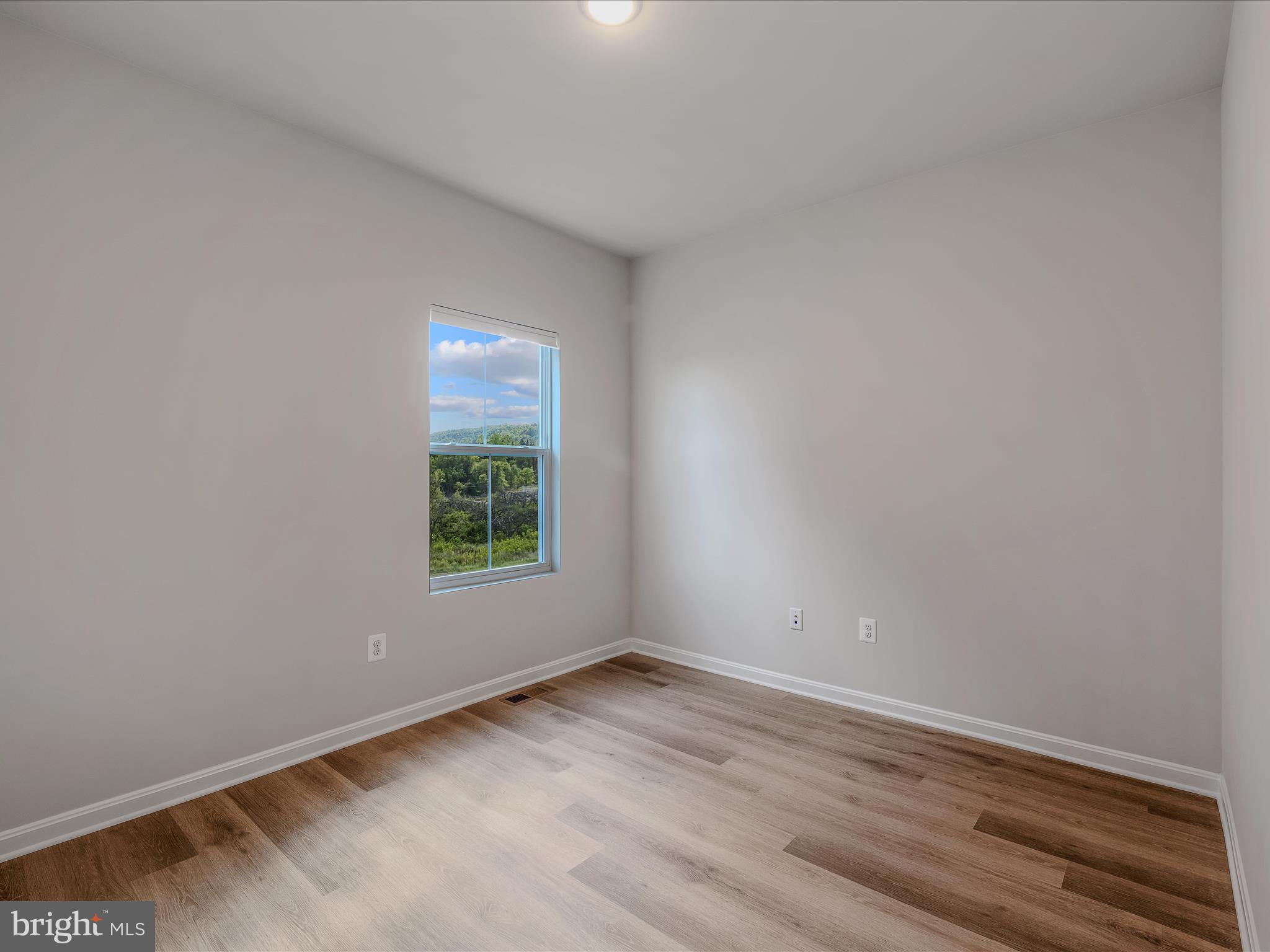 290 Scoter Road Hedgesville, WV 25427 - Photo 29 of 44 Bedroom 2