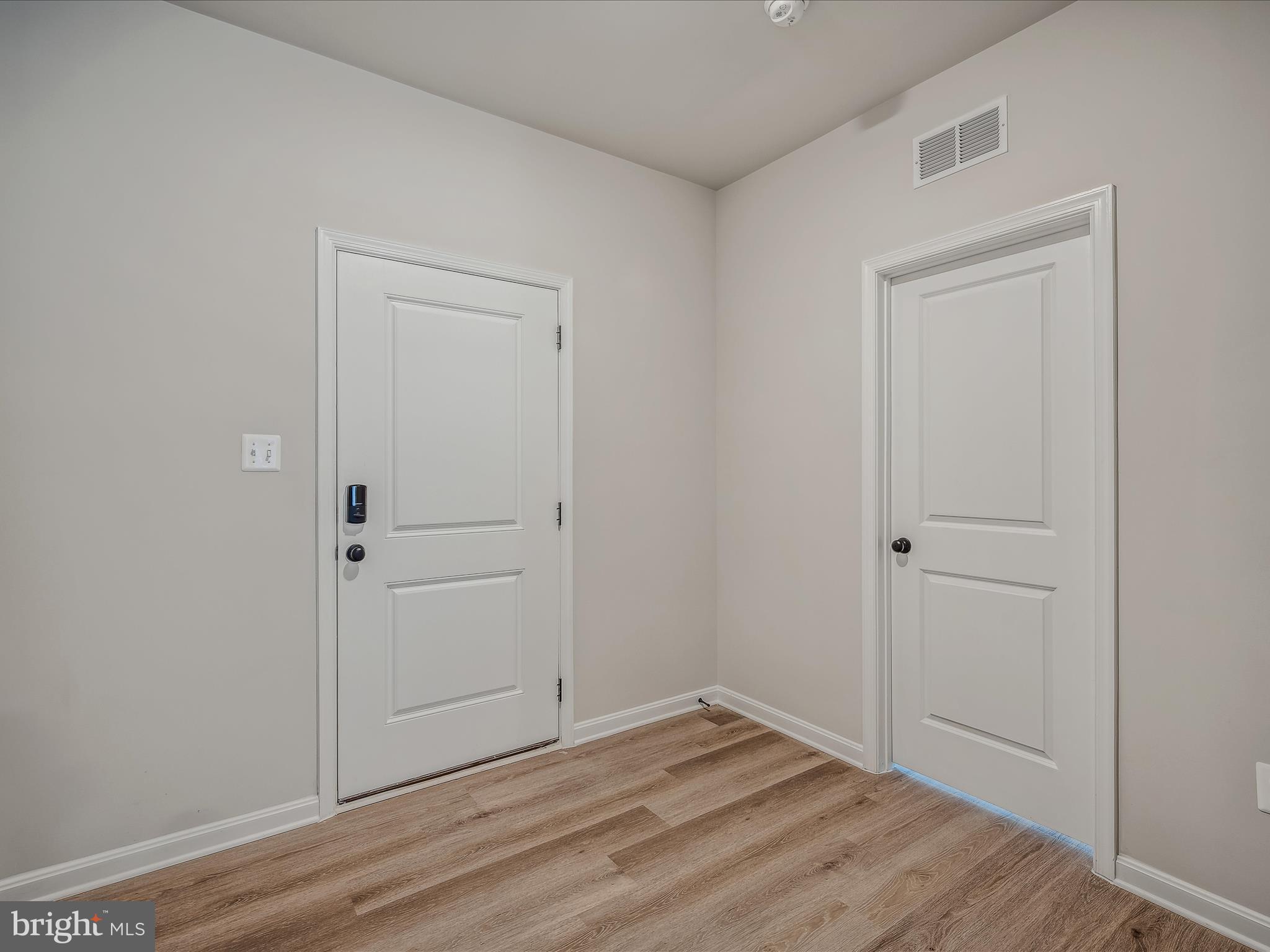 290 Scoter Road Hedgesville, WV 25427 - Photo 7 of 44 Foyer