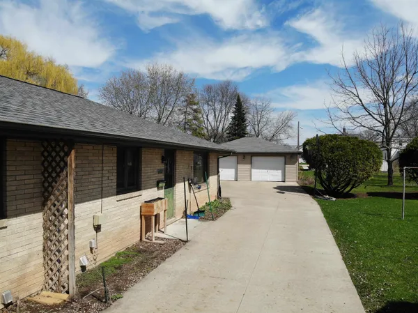 $279,900 | 637 State Street, Menasha, WI 54952
