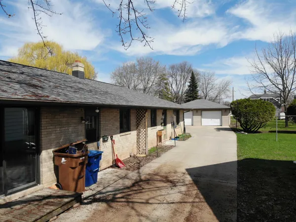 $279,900 | 637 State Street, Menasha, WI 54952