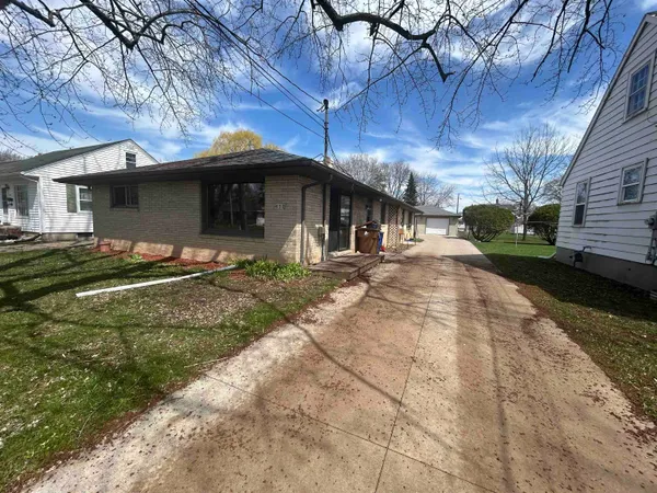 $279,900 | 637 State Street, Menasha, WI 54952