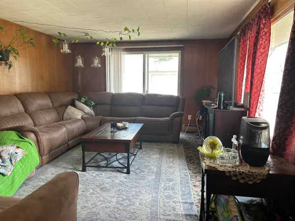 $279,900 | 637 State Street, Menasha, WI 54952