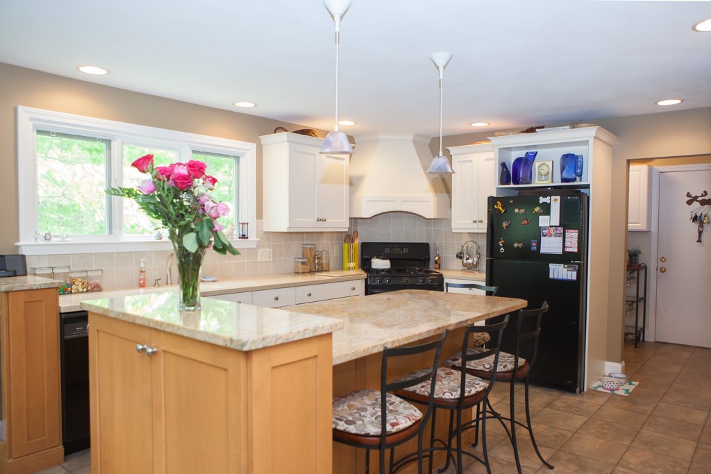 14 Goose Point Road Kittery, ME 03905 - Photo 2 of 40
