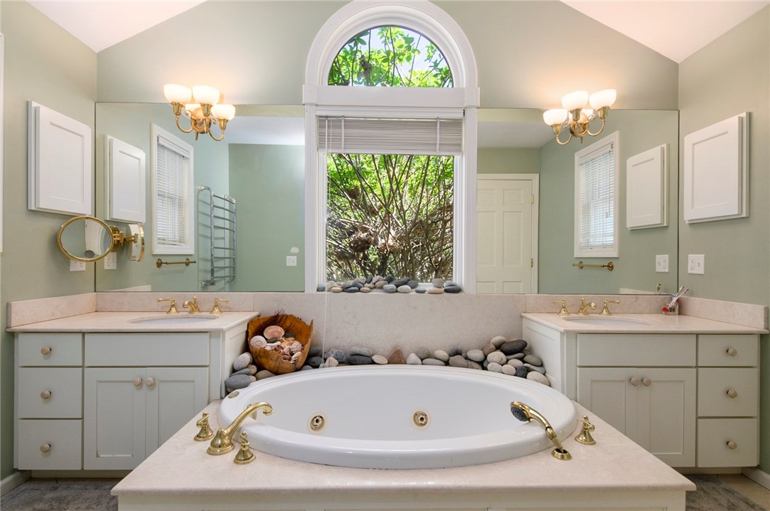 252 Sunnybrook Farm Road Narragansett, RI 02882 - Photo 17 of 26