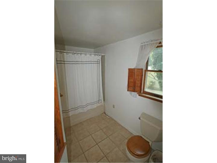 808 Wilson Road Wilmington, DE 19803 - Photo 15 of 20 Bathroom