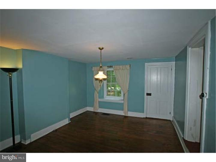 808 Wilson Road Wilmington, DE 19803 - Photo 5 of 20 Living Room