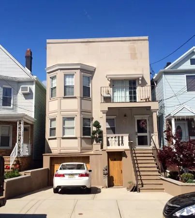 $2,100 | 81 West 27th Street, Unit 1, Bayonne, NJ 07002