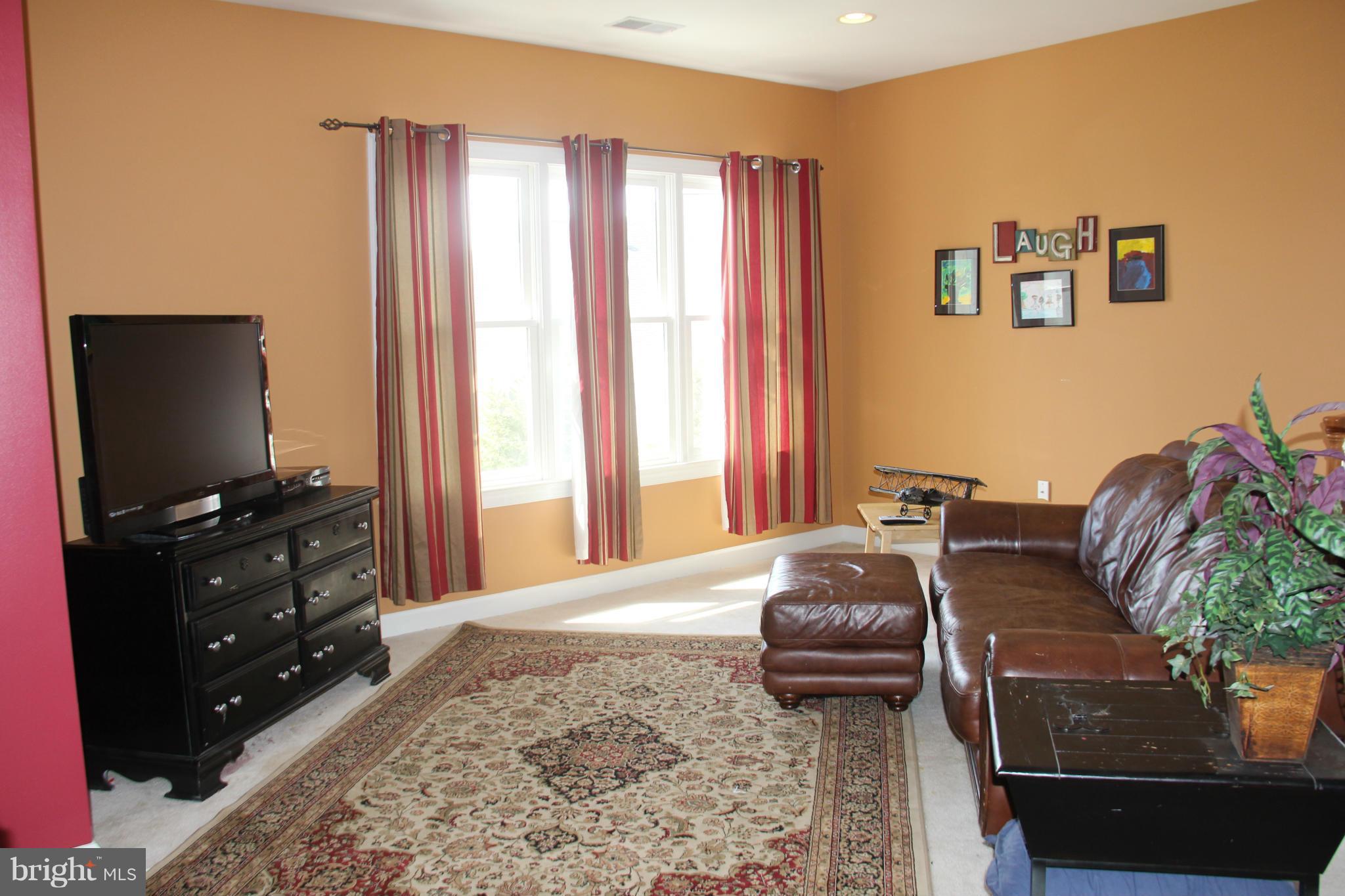 15009 Ransom Oaks Court Gainesville, VA 20155 - Photo 11 of 21 Family Room
