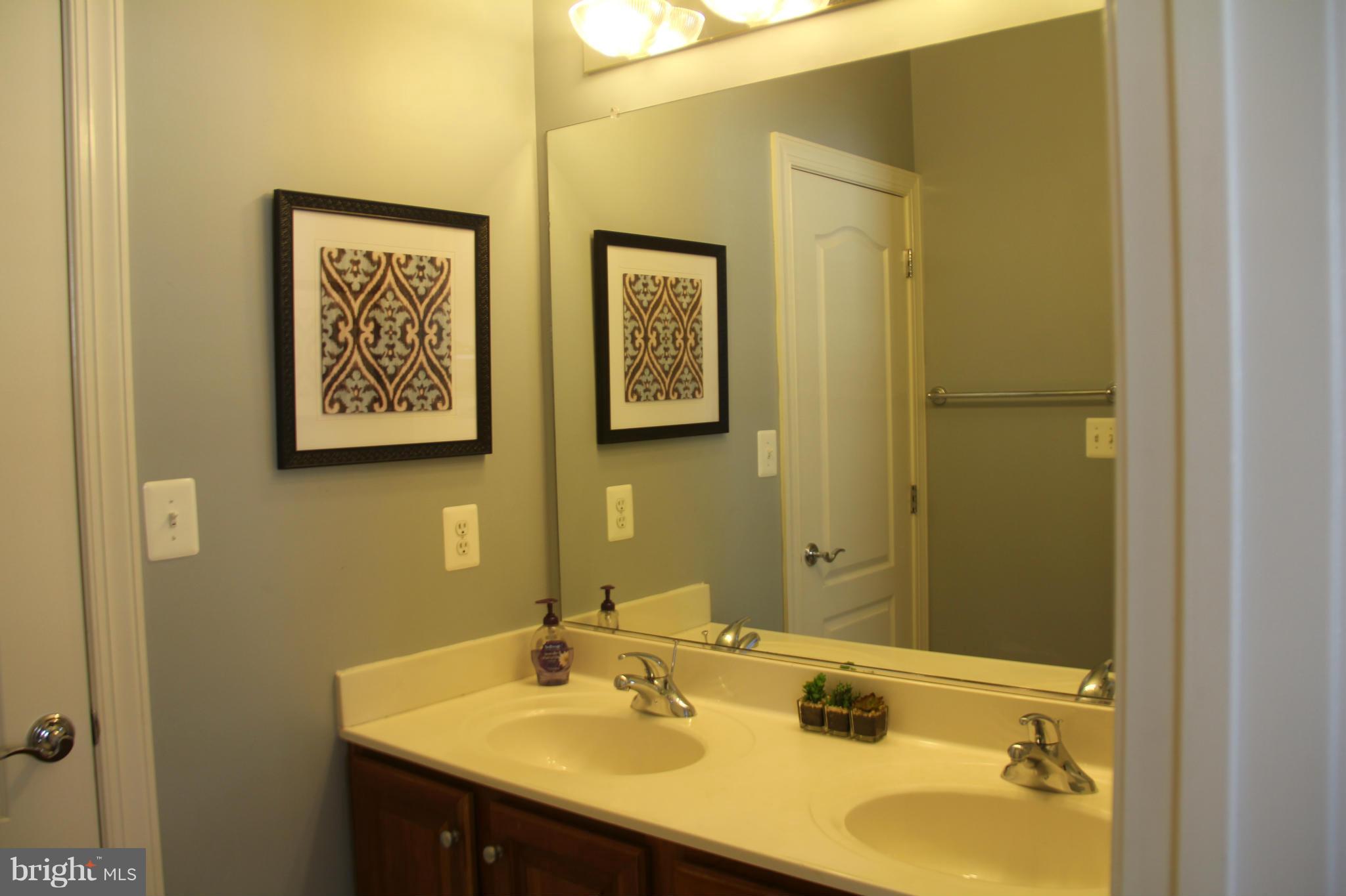 15009 Ransom Oaks Court Gainesville, VA 20155 - Photo 9 of 21 Bath