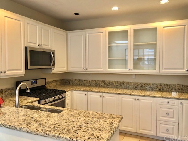 5 Torrigiani Aisle Irvine, CA 92606 - Photo 6 of 27