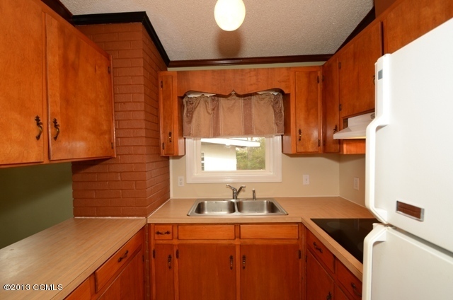 1522 Riggs Road Maysville, NC 28555 - Photo 6 of 15 Kitchen View 2