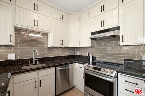 $3,495 | 8960 Cynthia Street, Unit 208, West Hollywood, CA 90069