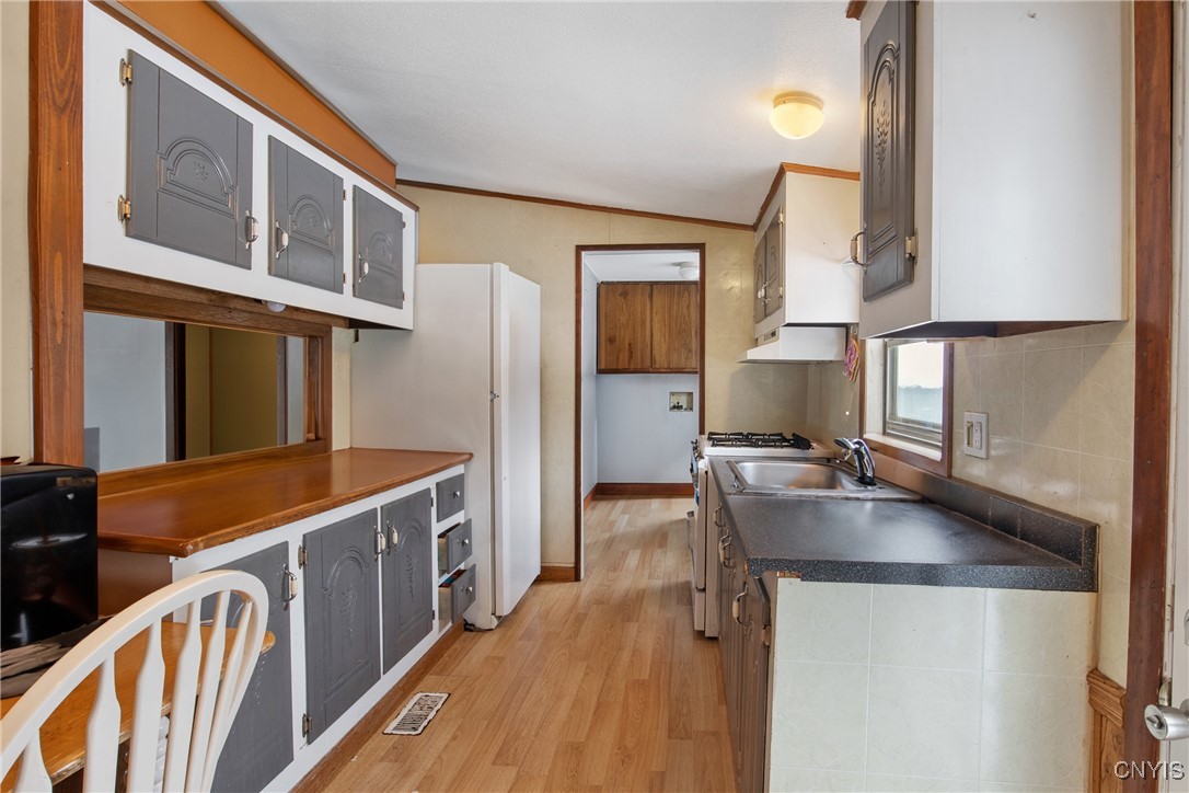 564 County Line Road Granby, NY 13135 - Photo 4 of 26