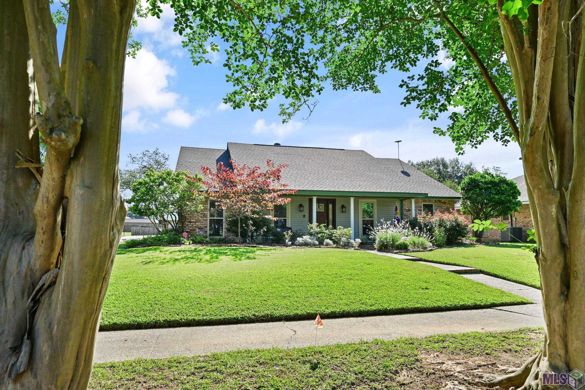 9979 Hackberry Drive Baton Rouge, LA 70809 - Photo 1 of 27