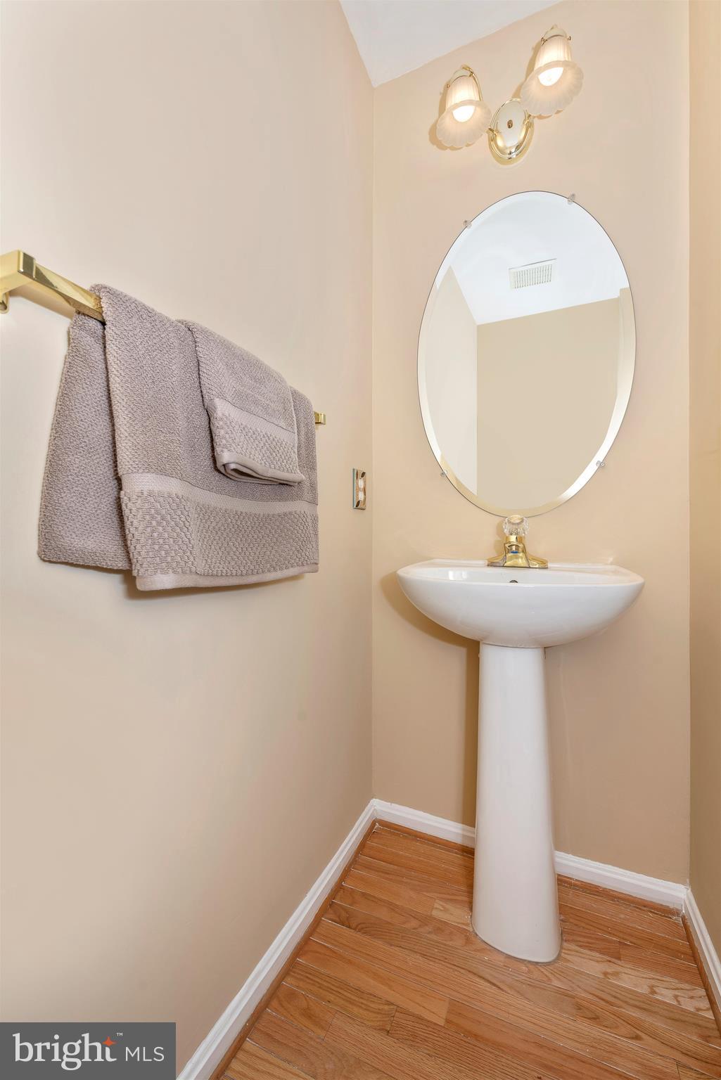 11237 Country Club Road New Market, MD 21774 - Photo 14 of 48 Main Level Powder Room