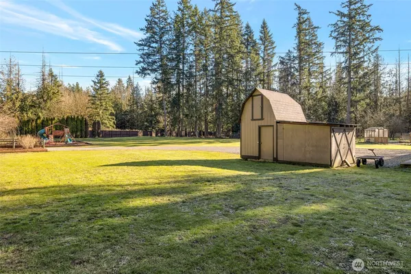 a view of a outdoor space with a house