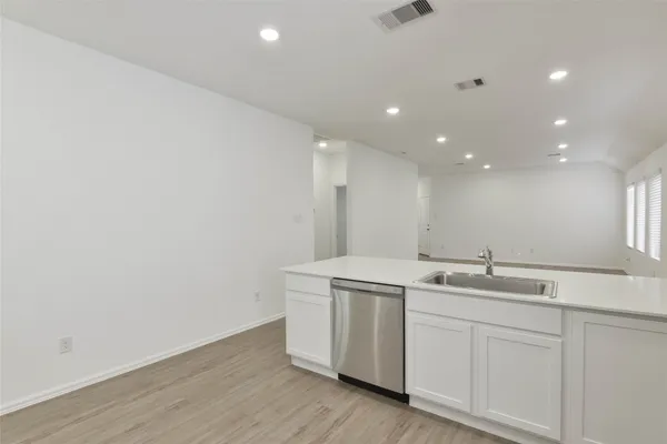 $1,800 | 1935 Barrett Gables Drive, Crosby, TX 77532