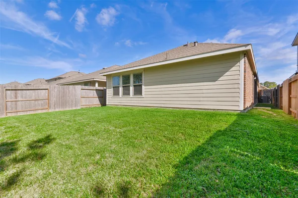 $1,800 | 1935 Barrett Gables Drive, Crosby, TX 77532