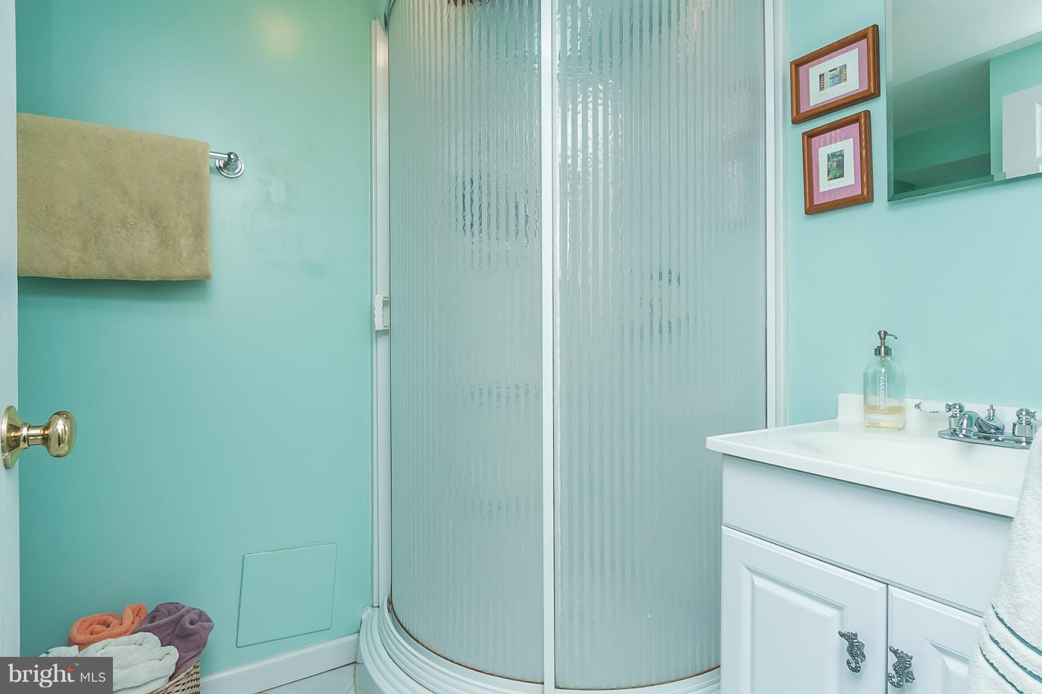 7051 Heathfield Road Baltimore, MD 21212 - Photo 15 of 17 a bathroom with a sink and a mirror