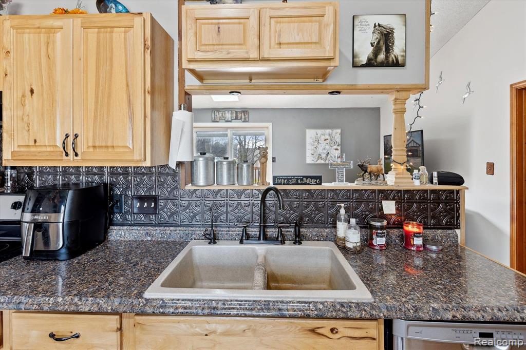 4163 North Gale Road Davison, MI 48423 - Photo 14 of 60