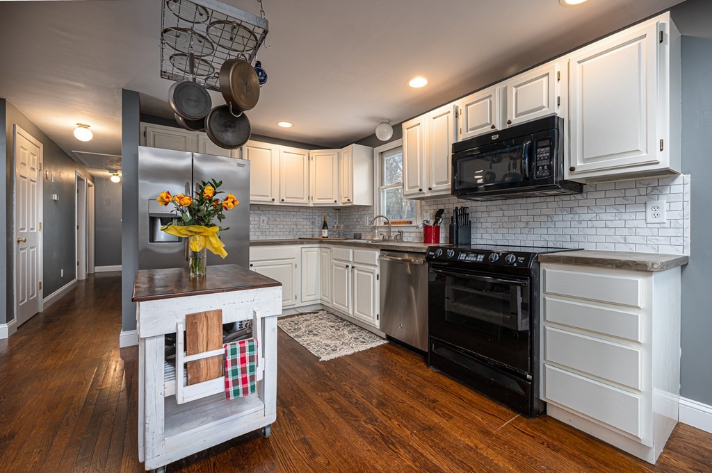 14 Jewett Road Sterling, MA 01564 - Photo 3 of 16 Gallery Image 3