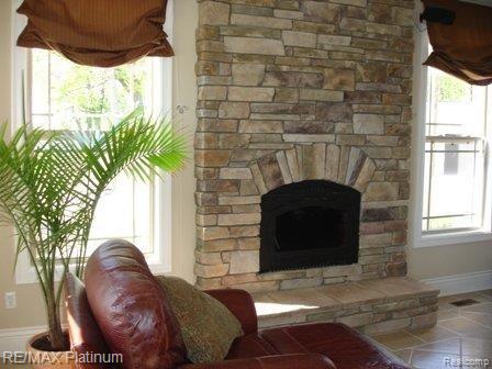 786 Pathway Drive Howell, MI 48843 - Photo 6 of 14 Great Room_Fireplace
