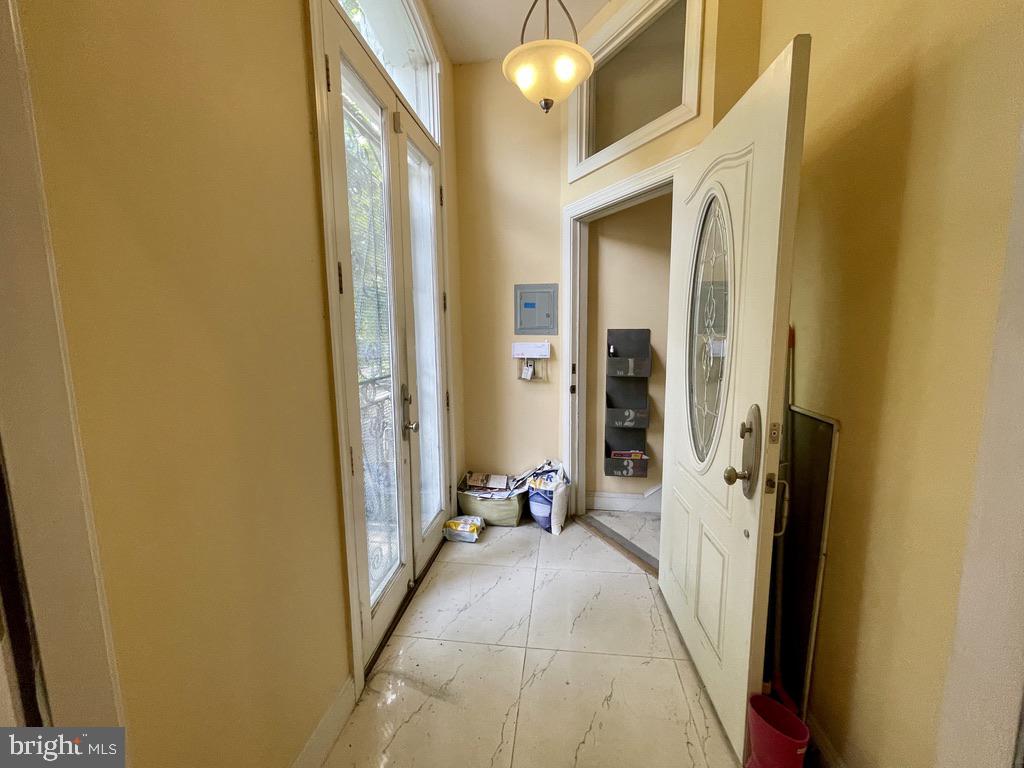 901 R Street Northwest Washington, DC 20001 - Photo 16 of 25