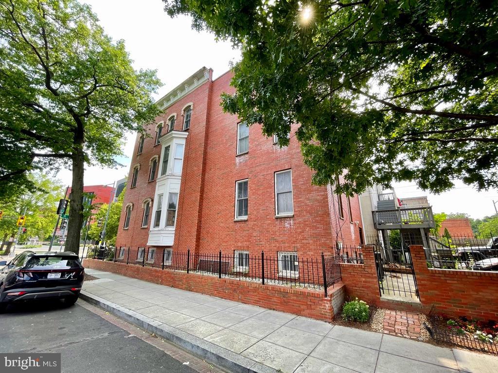 901 R Street Northwest Washington, DC 20001 - Photo 21 of 25