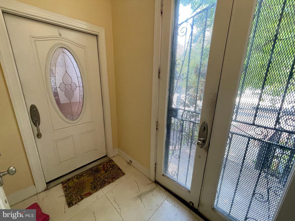 901 R Street Northwest Washington, DC 20001 - Photo 3 of 25