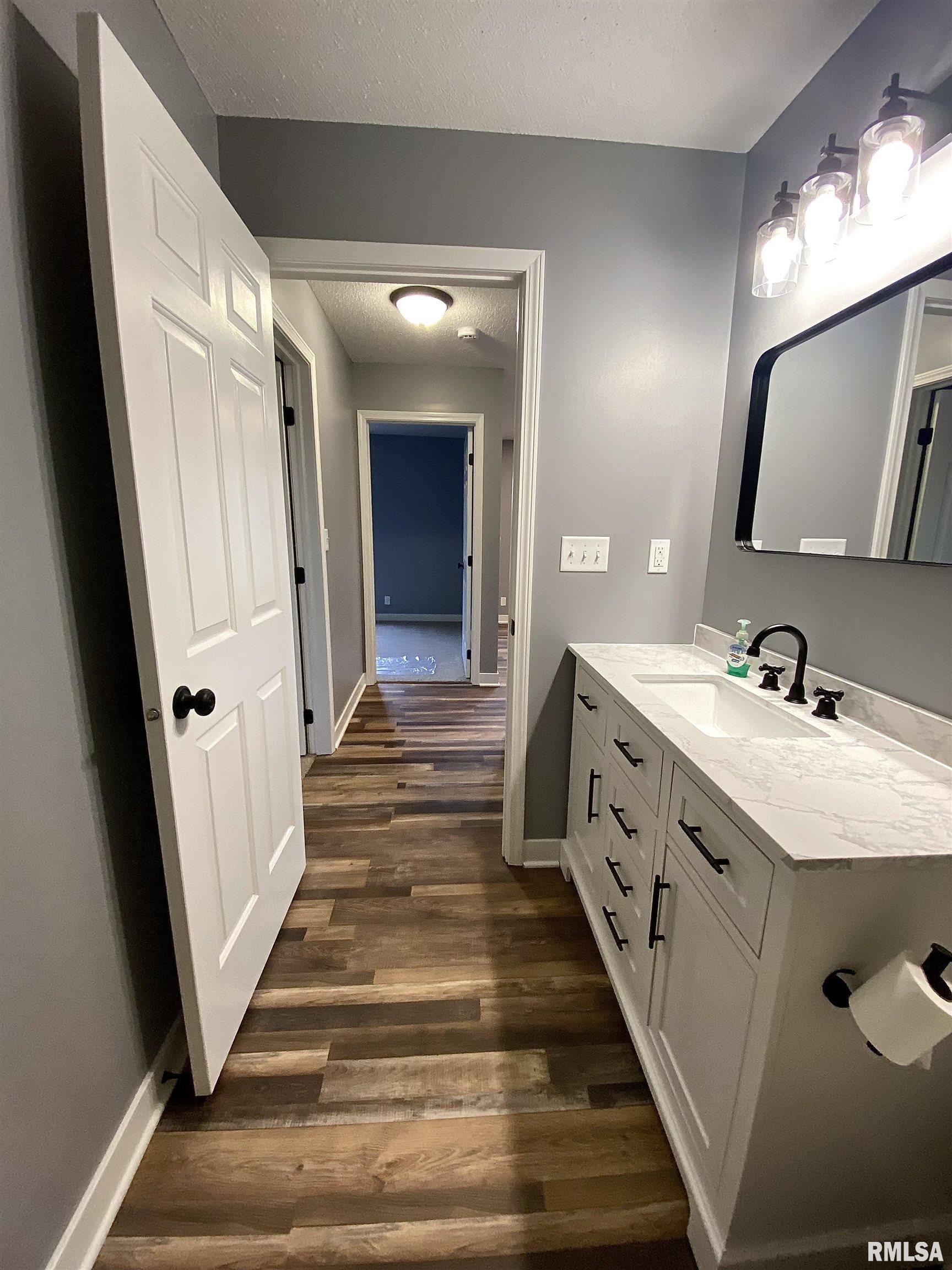 210 North State Street Christopher, IL 62822 - Photo 2 of 19