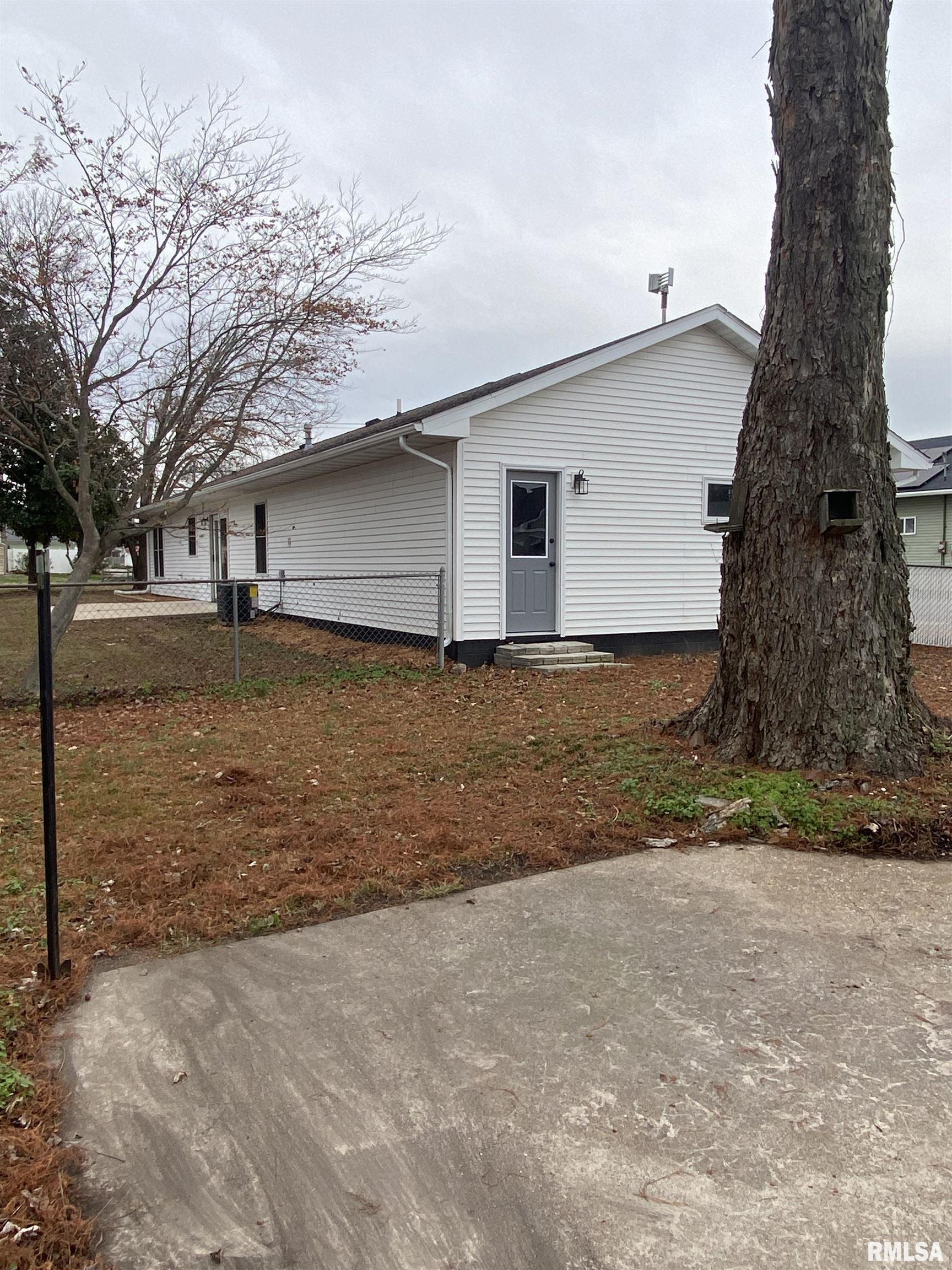 210 North State Street Christopher, IL 62822 - Photo 3 of 19