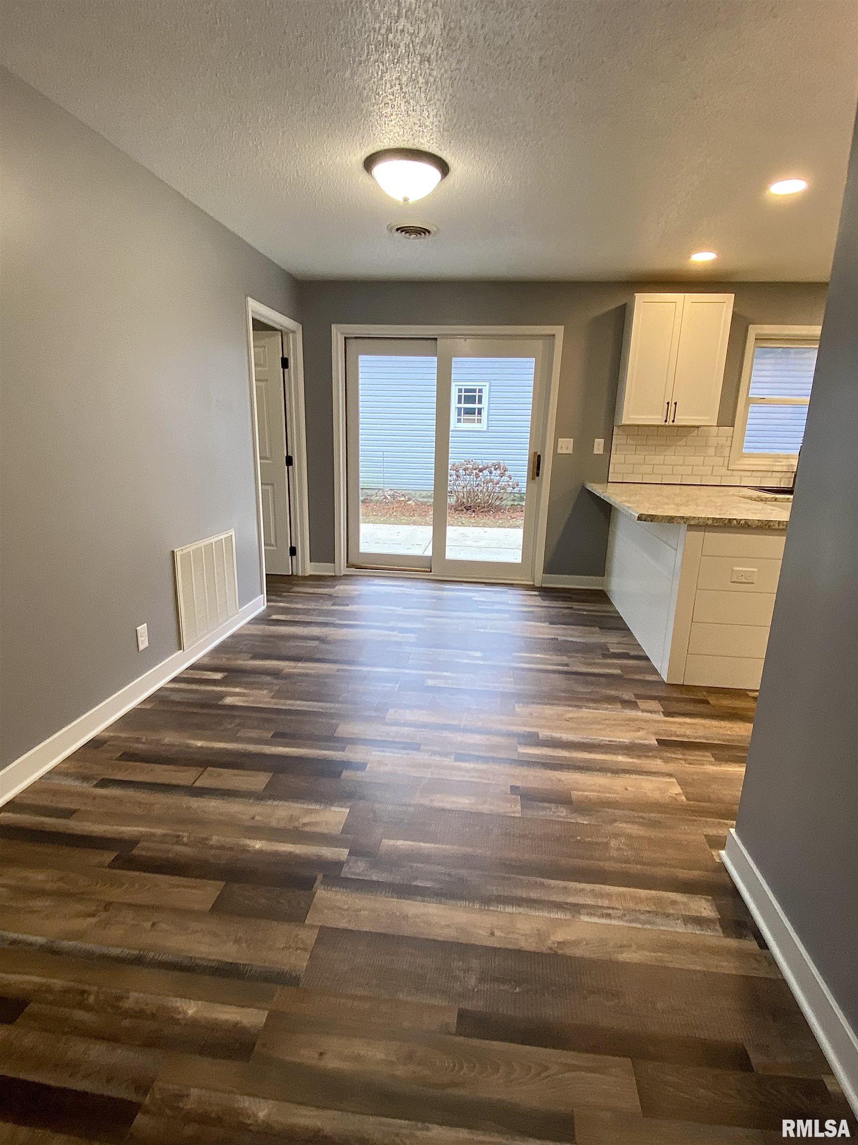 210 North State Street Christopher, IL 62822 - Photo 8 of 19