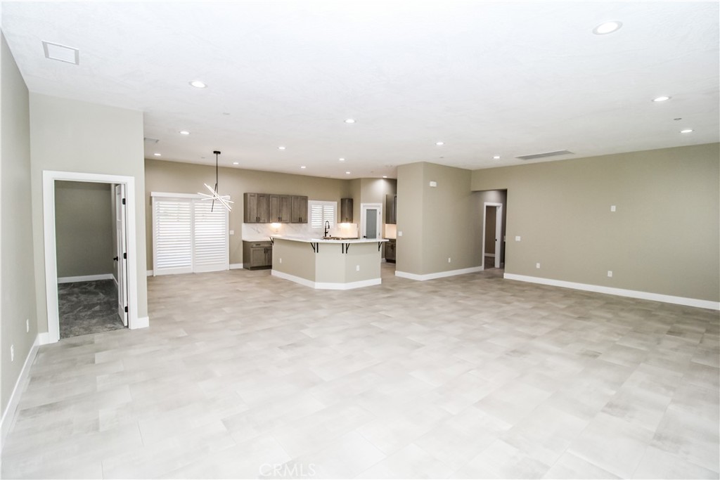 19299 Roanoke Road Apple Valley, CA 92307 - Photo 5 of 25