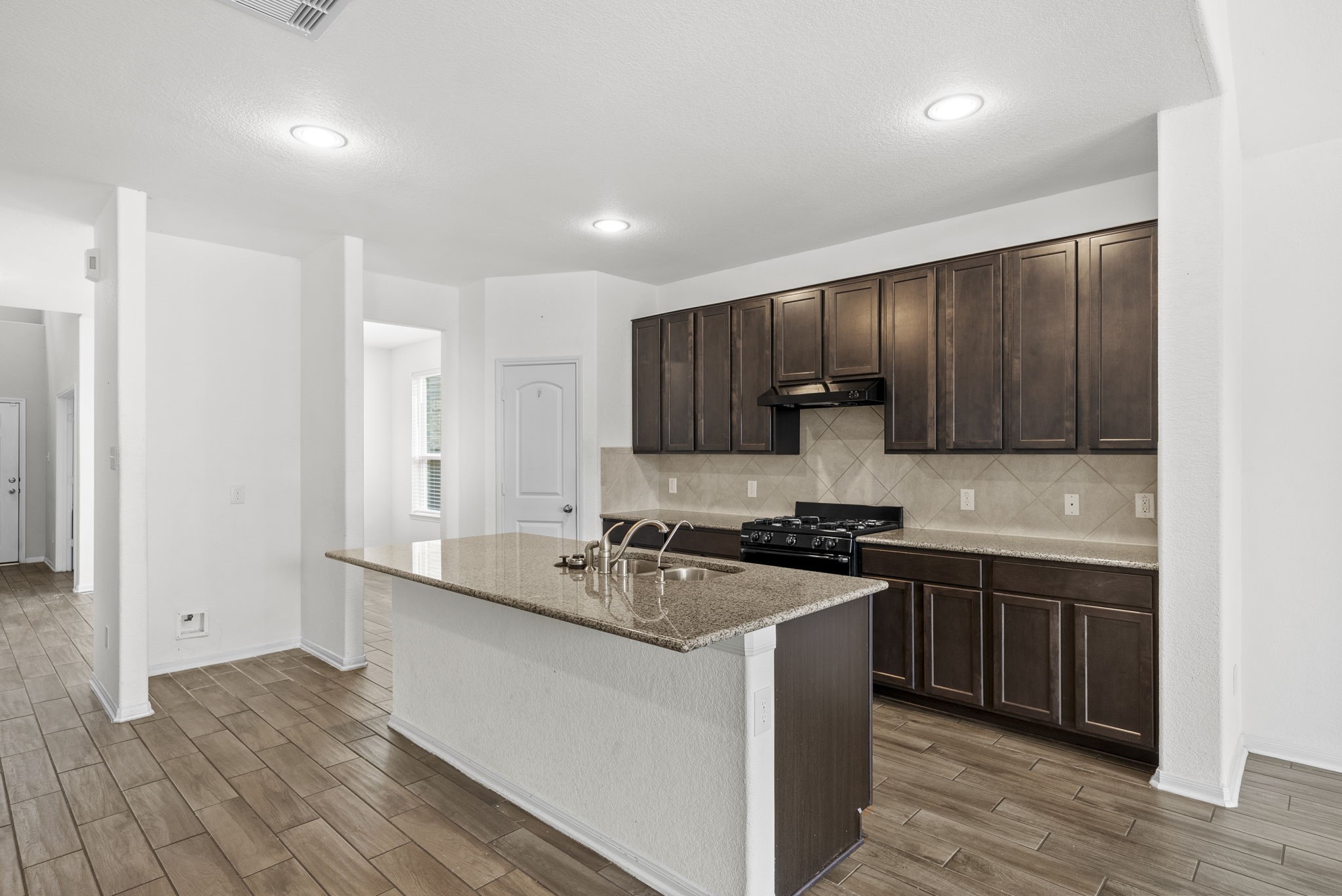 903 Willowick Road Houston, TX 77090 - Photo 16 of 47 Kitchen